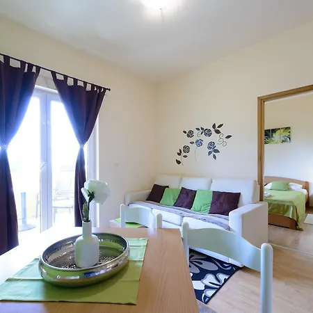 Apartment Villa Cesare *